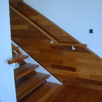 Carpintería Soler escalera hecha de madera